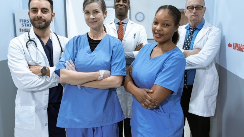 Dia Internacional da Enfermagem: profissional recebe reconhecimento por atuação durante a pandemia