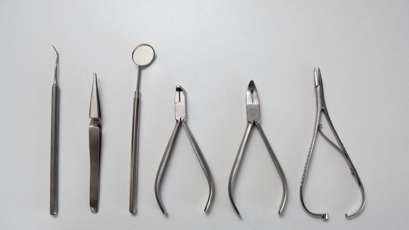 Fique por dentro, nesse post, de como são utilizadas as pinças cirúrgicas na área médica!