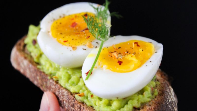 Quais são os benefícios do ovo cozido?