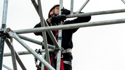 segurança dos trabalhadores em andaimes fachadeiros