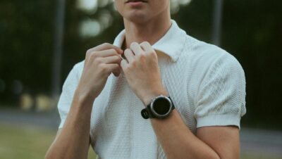 Quais acessórios combinam melhor com camisas masculinas