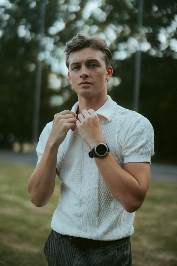 Quais acessórios combinam melhor com camisas masculinas